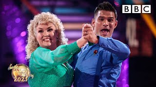 Sara Davies and Aljaž Škorjanec Quickstep to 9 To 5 by Dolly Parton ✨ BBC Strictly 2021