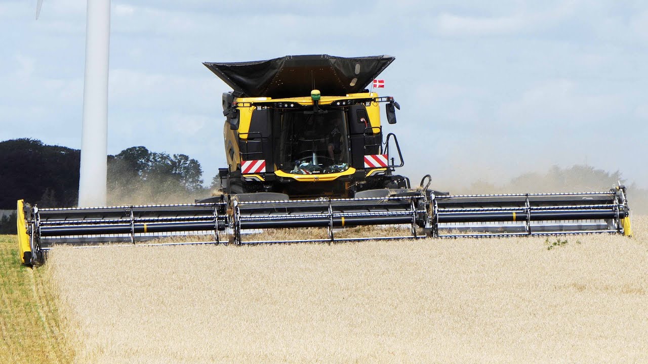 New Holland CR11 with 45ft. MacDon FD245 Header Harvesting Barley | Big Harvest 2025