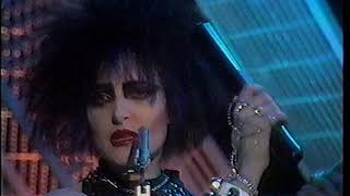 Siouxsie   1983 04 28   Miss the Girl 2nd appearence @ TOTP