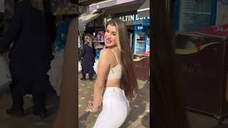 Youtubeun En Güzel Kizini Eti̇ketle