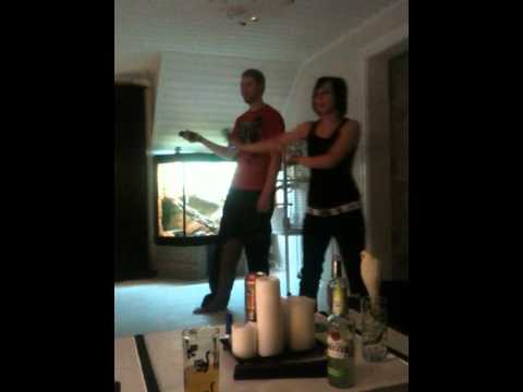 Patrik och Madde visar hur man gör på Wii Dance