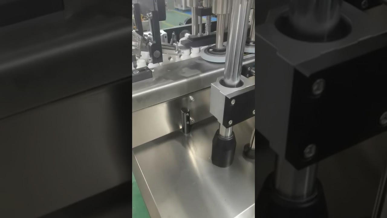 Automatic inline screw capping machine with caps feeding elevator Plastic cap screw capper