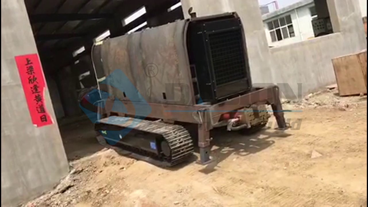Crawler-type concrete trailer pump with wireless control