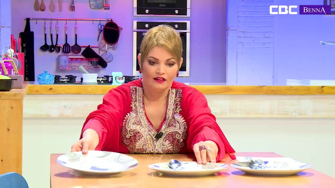 وسيلة وتدبيرة: كيفية طي المناديل الورقية لمائدة رمضان المبارك