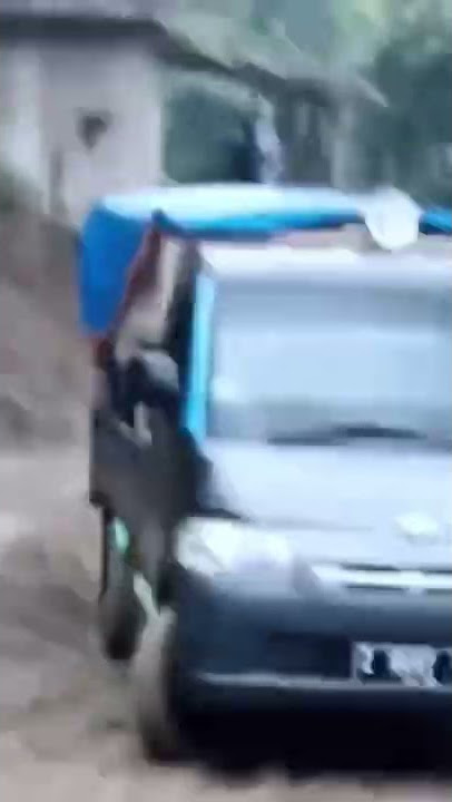 mobil tahu bulat ngedrif