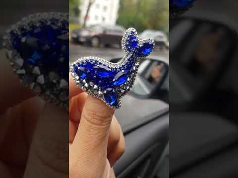 Брошь кит