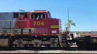 11/12/22 Pre2: BNSF 704 "Fakebonnet" trailing on an eastbound BNSF Harbor stack train
