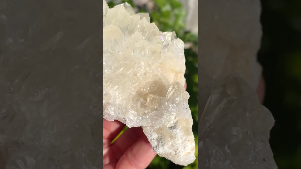 カルサイトクラスター 空間を明るく浄化する癒しの結晶群