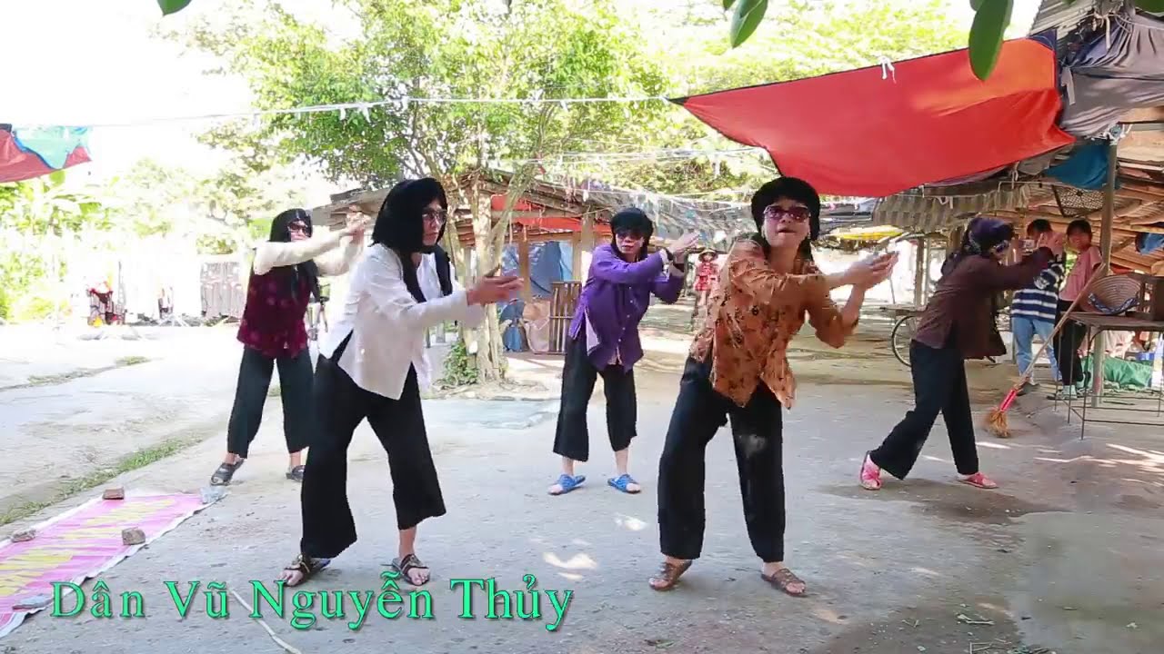 Sự Bùng Nổ Của Các CỤ    CHERI CHERI Lady