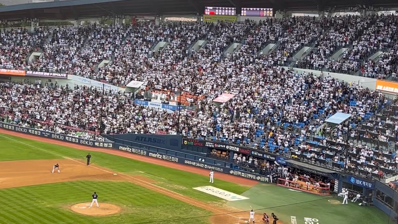 24000명 만원 관중 속 8회 두산 육성 응원이 울려퍼지자 벌어지는 광경..🥶 소름이 돋아버린 역대급 두산 무앰프 떼창 응원 모음 직캠!! (2023.09.30 vs LG)