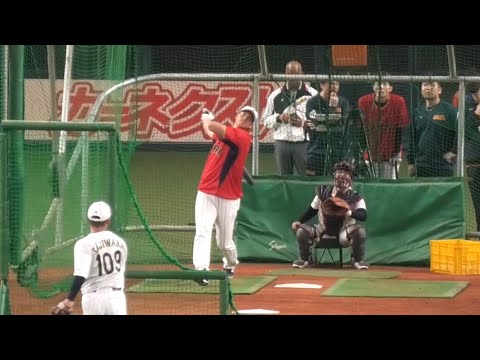 -2023.03.06-【侍ジャパン】大谷翔平 本日もSHOW TIME バッティング練習で柵越え連発‼︎ 上段席ヘも着弾！ WBC強化試合（vs阪神）