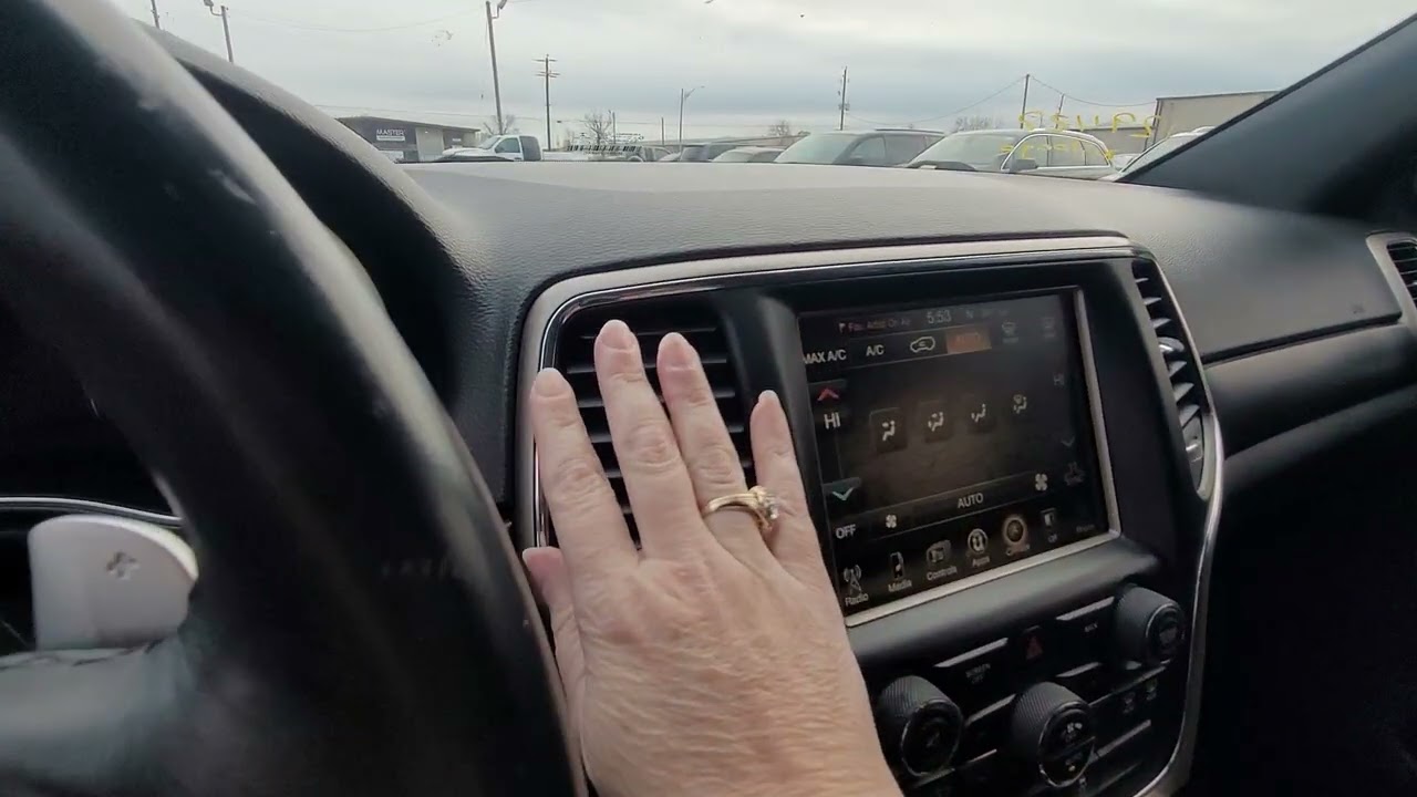 LOT 31 - 2014 Jeep Laredo