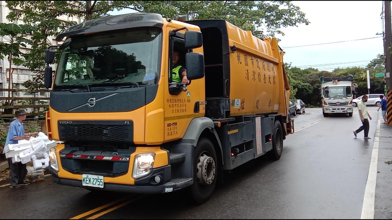 大溪區隊垃圾車KEK-2755，資收車KEK-3556
