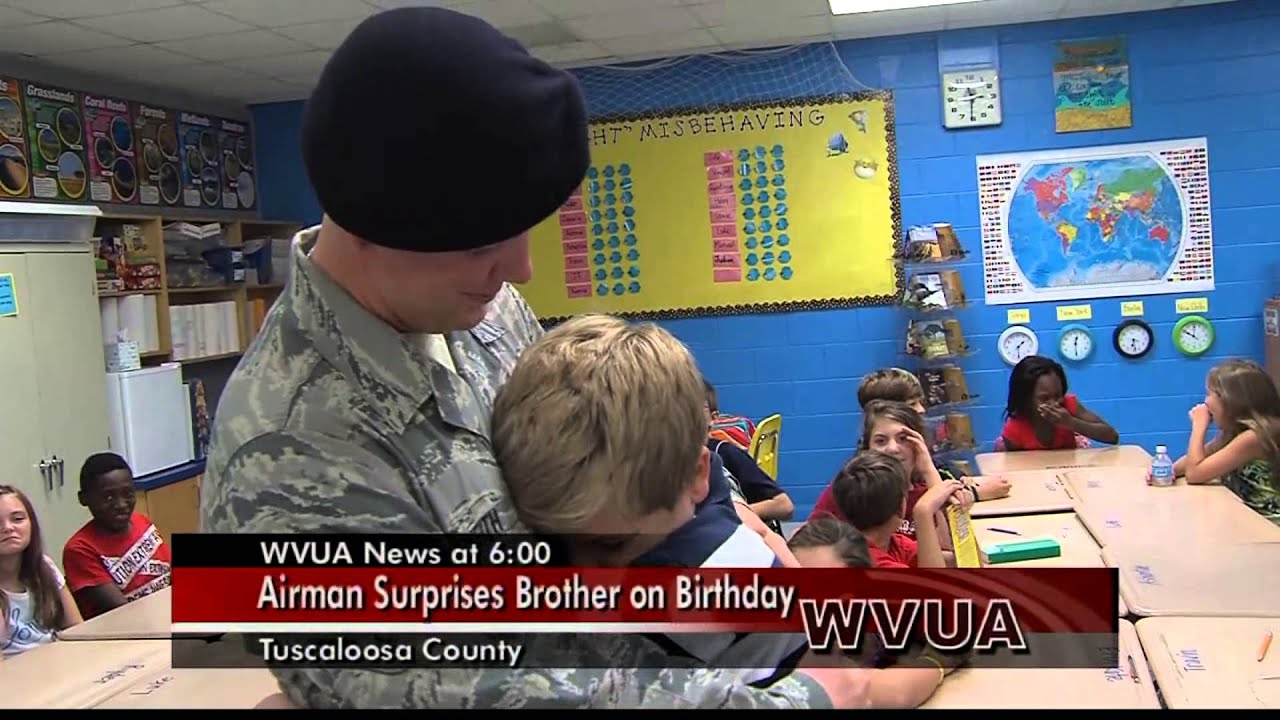 Летчик делает сюрприз брату