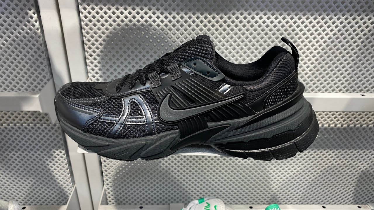 ★韓国の人気★【NIKE】V2K Run★Black Anthracite★ Nike V2K Run (Black/Anthracite/Dark Smoke Grey) - Style Code