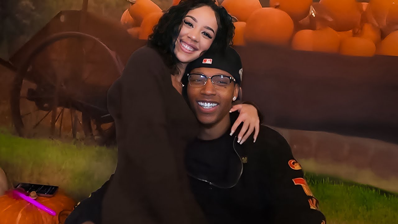 Silky & Ryah Go To The Pumpkin Patch! - YouTube