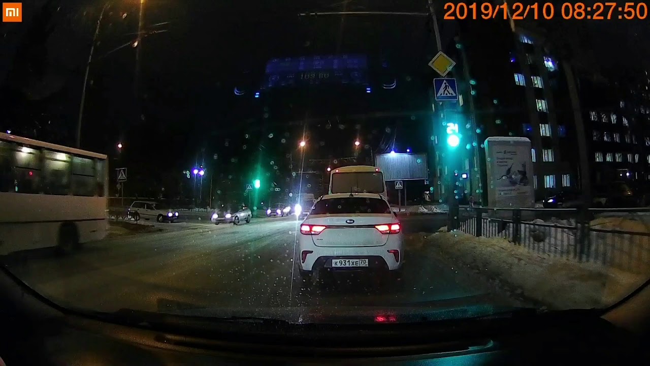 Задел машину и уехал