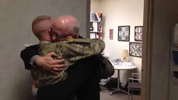 Dad breaks down when son returns home early from Afghanistan - DayDayNews