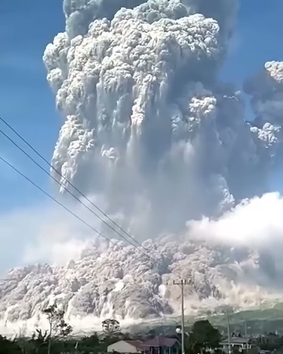 GUNUNG MERAPI ERUPSI, WEDUS GEMBEL MUNCUL LAGI   ini video merapi atau sinabung?  menurutmu?