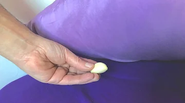 O que acontece se colocar um dente de alho debaixo do travesseiro?
