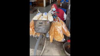 KETEMU NENEK JUAL KERUPUK, NENEK INI SAMPE KETIDURAN #shorts
