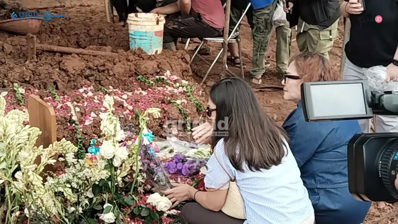 🔴 LIVE GRID.ID: Bersimpuh dan Tertunduk, Jessica Mila Ziarah ke Makam Vidi Aldiano