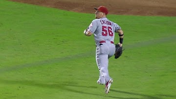 LAA@TEX: Calhoun runs down liner to rob Odor