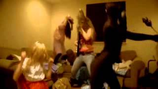 ⁣Harlem Shake Slumber Party Version