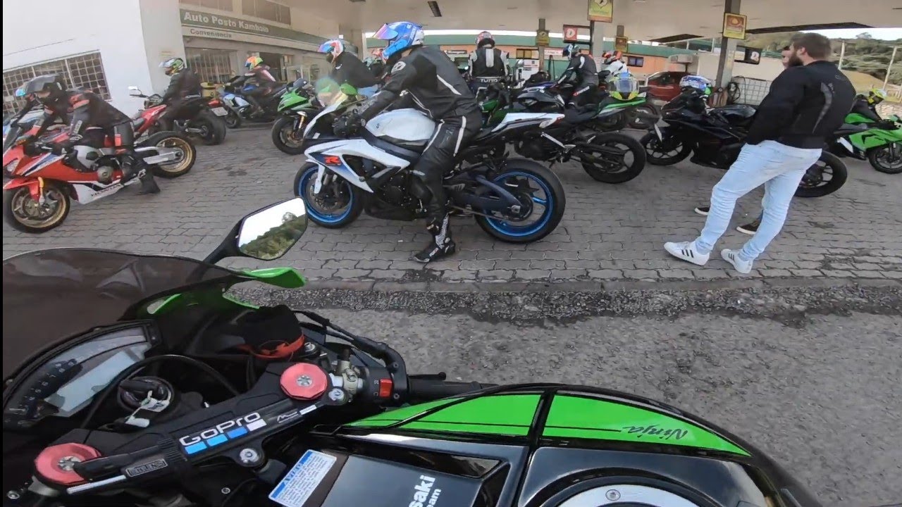 Várias motos no rolê depois de muita chuva (depois da ponte virou GP)