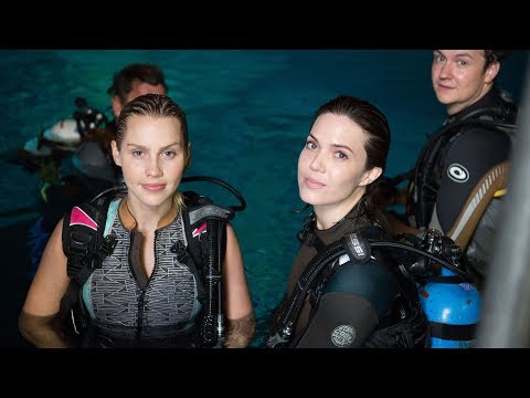 ’47 Meters Down’ Filming Underwater Interview