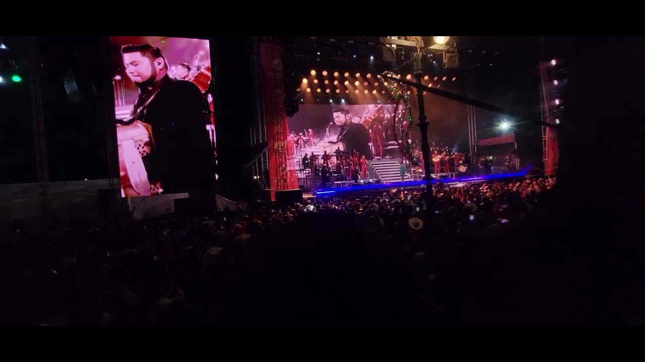 2 veces~christian Nodal en vivo