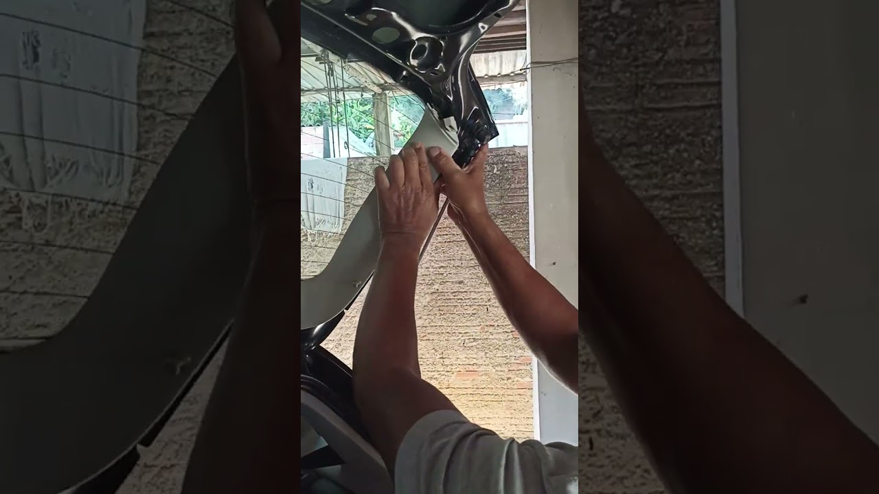 como retirar o acabamento do porta malas do pólo mais antigo