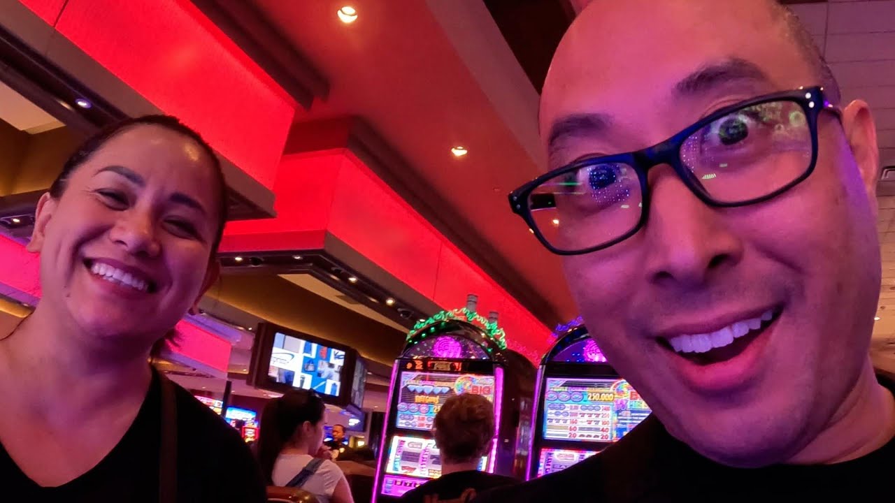 UNLIMITED LOBSTER & CRAB BUFFET & TRYING our LUCK at HARD ROCK CASINO