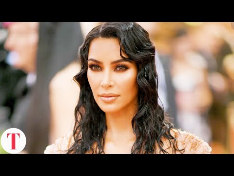 Video: Kim Kardashian Menyiarkan Foto Dengan Rambut Merah Dan Garis Leher