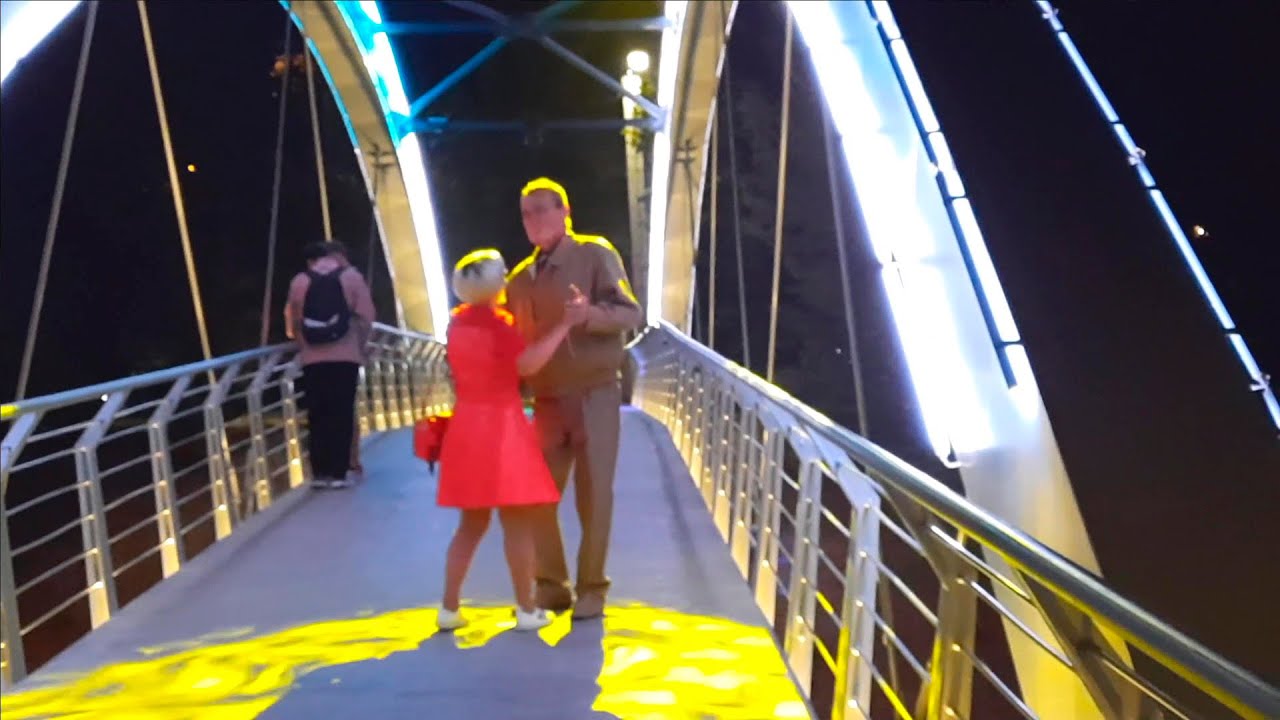 стук колёс поезда. васин, гитара т. качается вагон стучат колеса глухо. идет вагон качается песня. вагончики едут колеса стучат рисование 2.