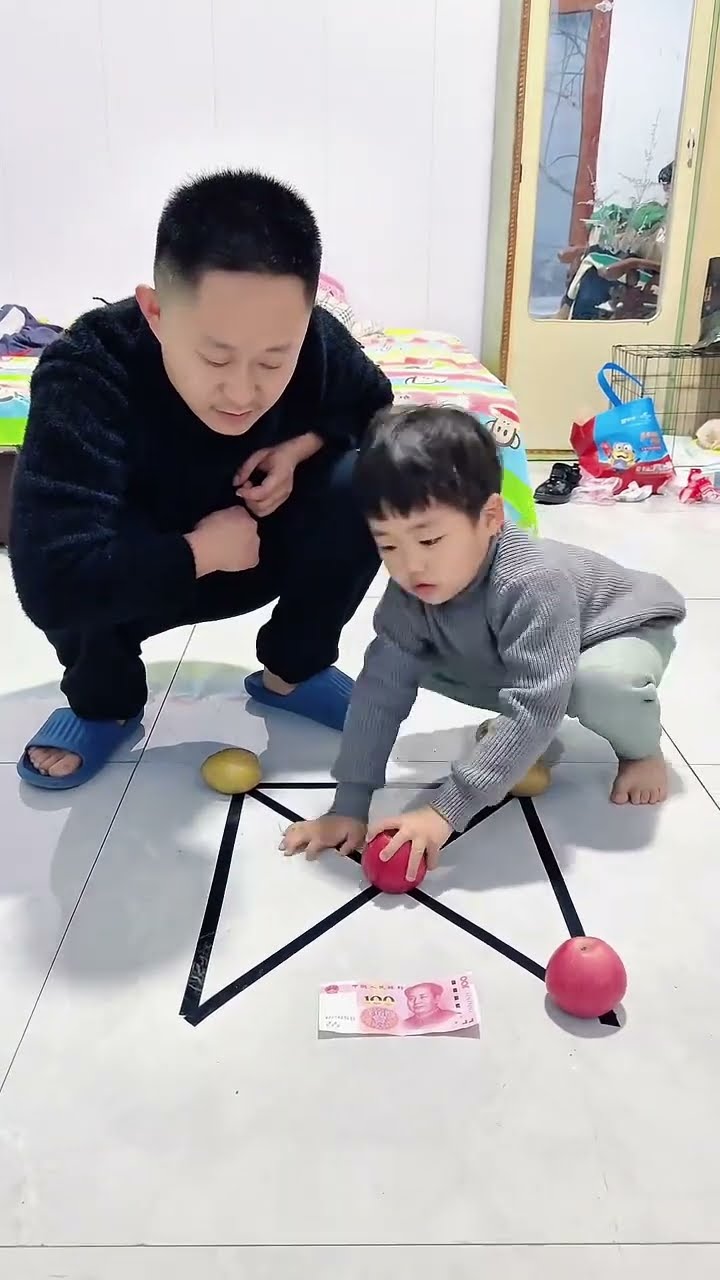 父子俩都玩了两个小时了，还没分出胜负！#Cute baby#Cute#呆萌小米宝#聪明宝宝#萌娃