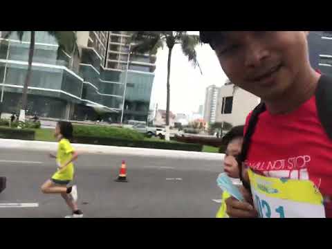 Gia Hiếu chạy nước rút về đích Ronny Dash cùng bố Tuấn | Tuấn TV