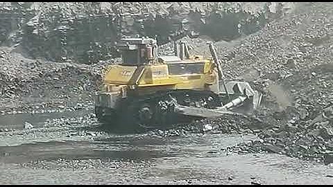 Beml make Giant Dozer BD 475-2 Working at Coal face.