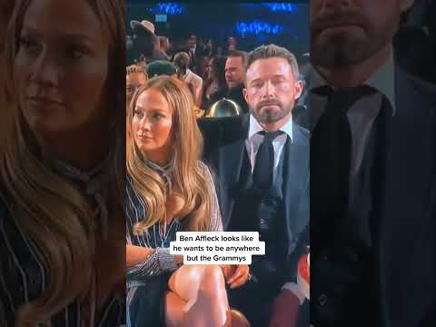 Ben DID NOT want to be at The Grammy's #shorts #benaffleck #jlo #jenniferlopez #benifer #grammys