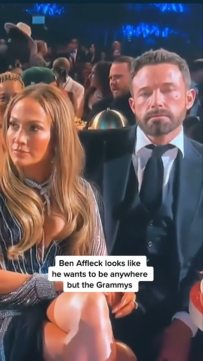 Ben DID NOT want to be at The Grammy's #shorts #benaffleck #jlo #jenniferlopez #benifer #grammys