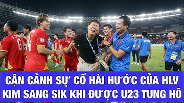 Cận cảnh sự cố HLV Kim Sang Sik rơi tự do khi được các học trò U23 Việt Nam tung hô sau khi vô địch