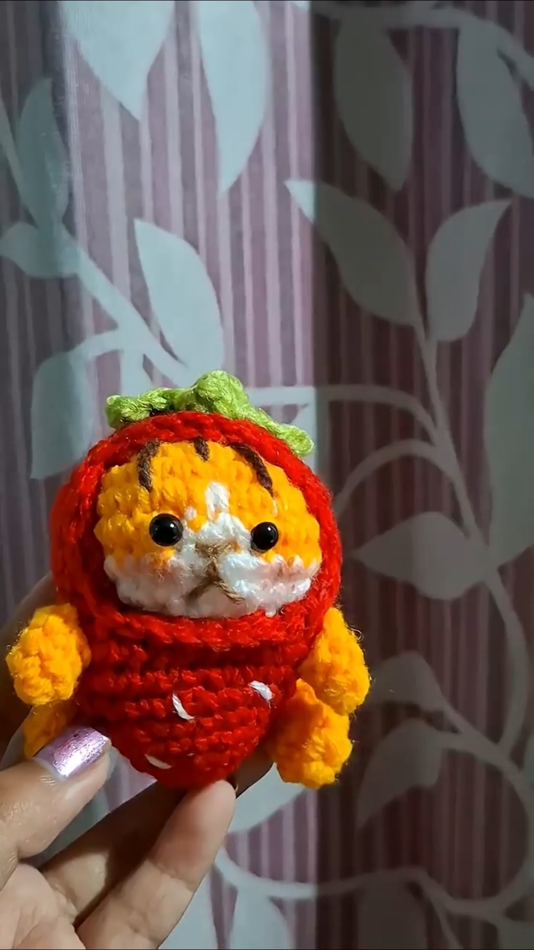 Strawberry catฅ says hello🍓😼✨️/Day 7/30 complete! #crochet