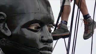 The Little Boy and Xolo wake up - The Giants of Royal de Luxe Liverpool 2018