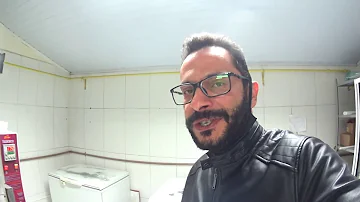 Como se deve cortar um pão?