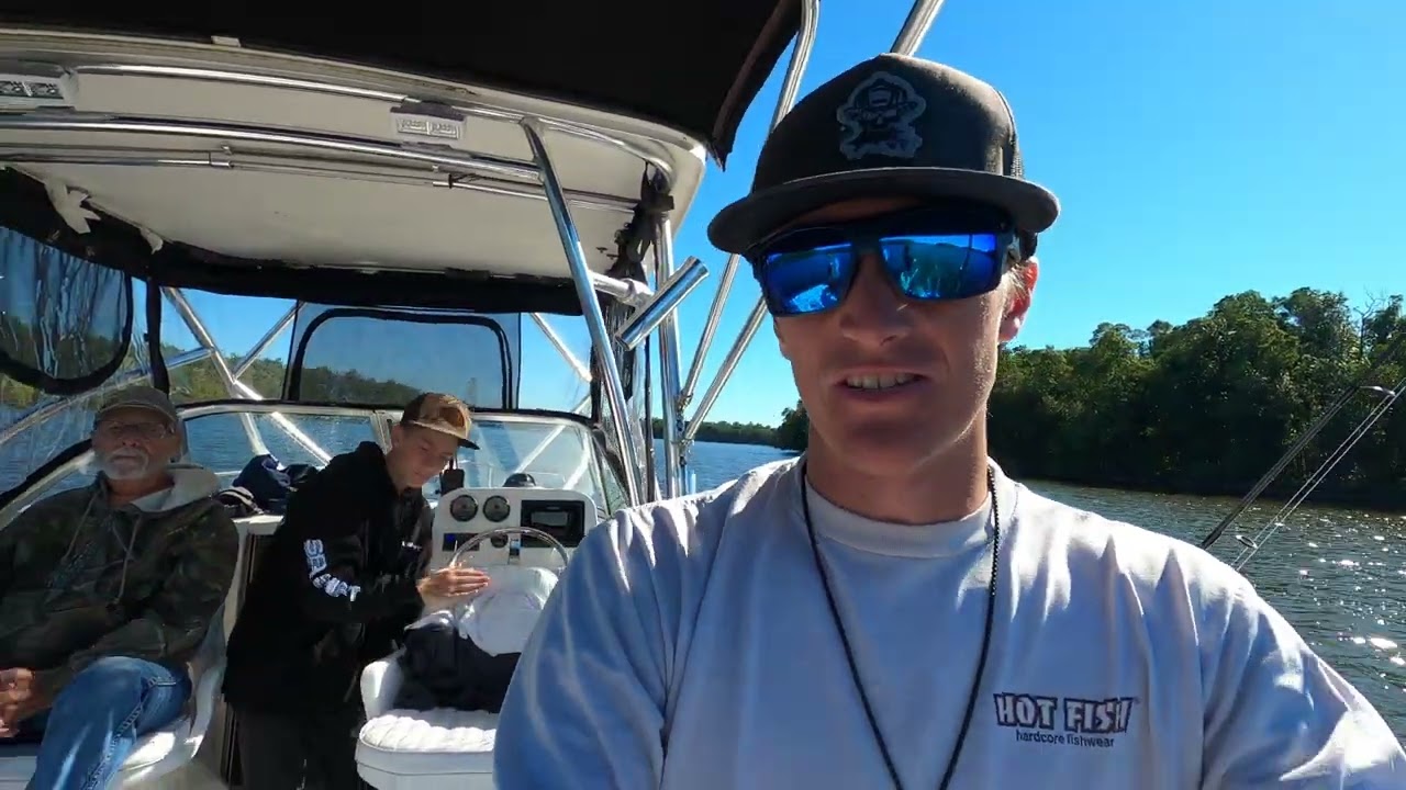 9.9 Mercury outboard pushing a big boat test!