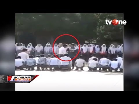 VIRAL! Oknum Guru SMA 'Gebuk' Siswa di Tengah Lapangan di Bekasi