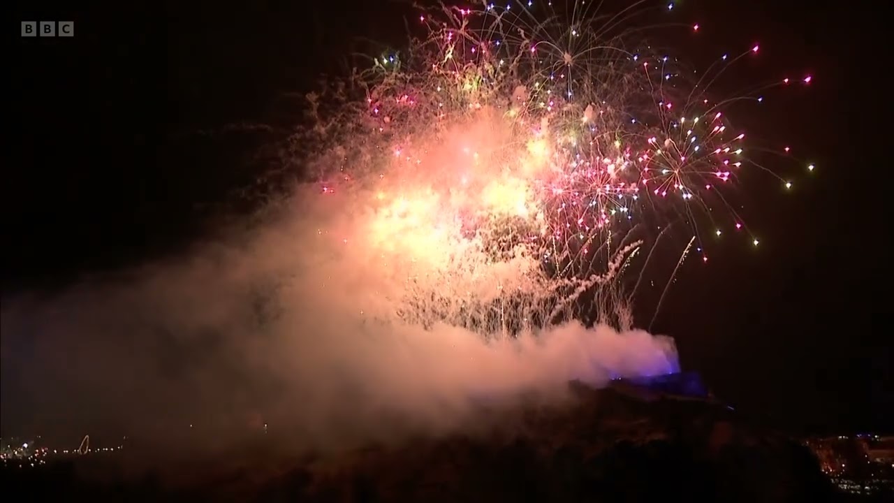Edinburgh New Year Fireworks 2024