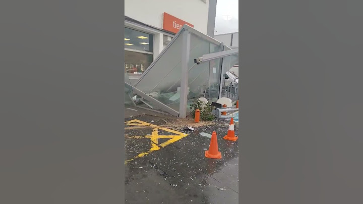 Así ha quedado una gasolinera de Mijas (Málaga) tras el paso de un tornado #DANA #Málaga #Gasolinera
