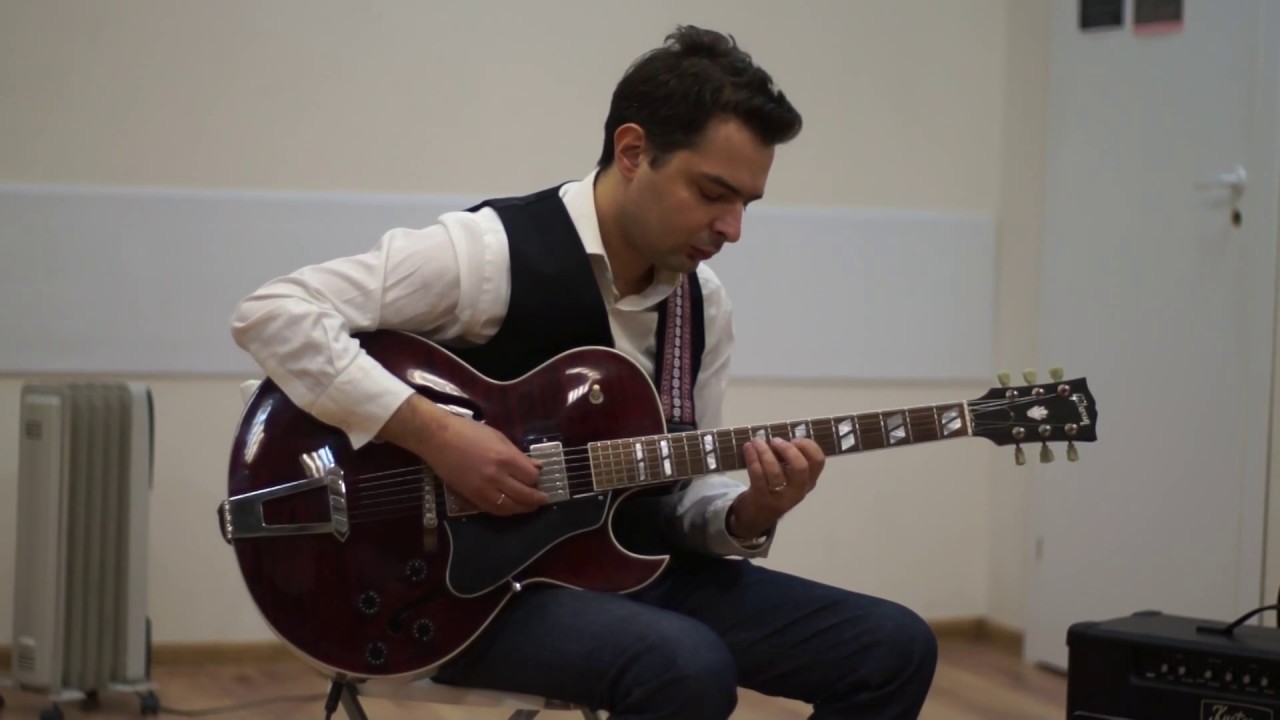 How to Play Jazz Guitar: Walking Bass Chord Comping in Jazz-Blues Guitar (А.Станков.-школа Виртуозы)