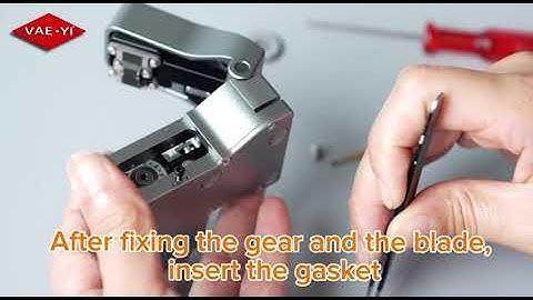 How to replace the Cleaver of Fusion splicer